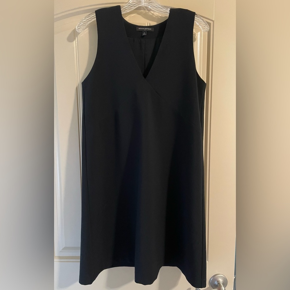 V-NECK MINI SHIFT DRESS